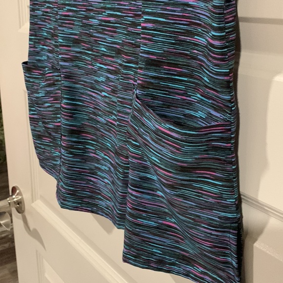 WHITE+ Scrub top with front pockets size small - Picture 2 of 4